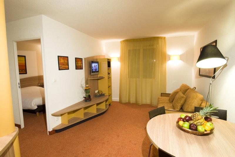 Suite-Home Orleans-Saran Exterior foto